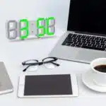 ساعة حائط رقمية ثلاثية الأبعاد بإضاءة ليد