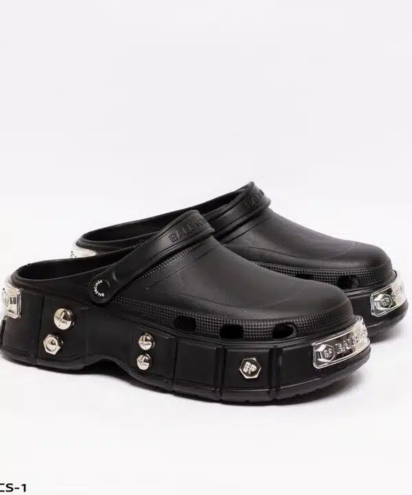 CROCS فاخر بتصميم عصري من Balenciaga