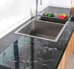⁦عرض قطعتين رول استيكر ماربيلا رخامي اسود⁩ - الصورة ⁦2⁩