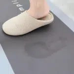 ⁦• عرض طقم موكيت فائق الامتصاص 2 قطعة + مساحة الزوايا العملية V-Shape⁩ - الصورة ⁦6⁩